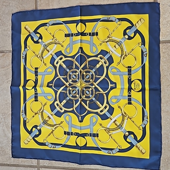 Hermès Daek Blue Yellow Gold "Eperon D'or " Silk 45 Carre Scarf Twilly - Picture 1 of 5